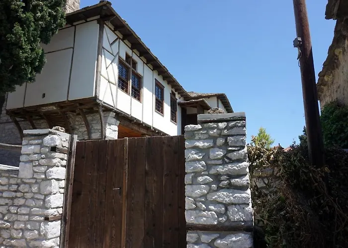 Сasa de vacaciones Traditional Stone House In A Great Garden
