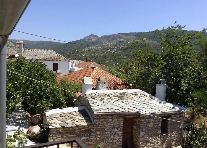 Сasa de vacaciones Traditional Stone House In A Great Garden